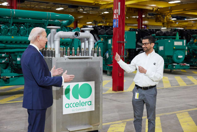 President Biden visited Cummins Inc.’s Fridley, Minn. manufacturing facility. (Image Source: Cummins Inc.)