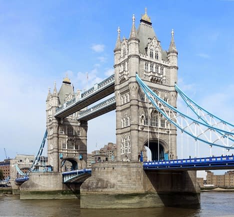 Why has this London bridge not fallen? Hefty starlings (fortified islands at the base of the towers) protect the towers from ship collisions, flotsam and erosion. And it’s a drawbridge, pivoting the center span out of harm’s way. Image: Tiia Monto.