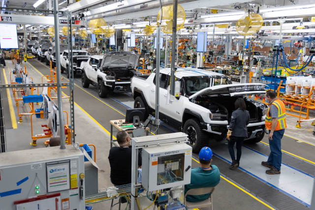 GM’s 2023 Hummer EV full size electric SUV is produced at the retooled Detroit-Hamtramck Plant using the Ultium EV platform. (Image Source: General Motors) 