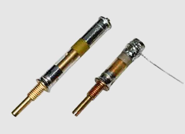 Glass quartz dielectric trimmer capacitors. (Image: Knowles Precision Devices.)