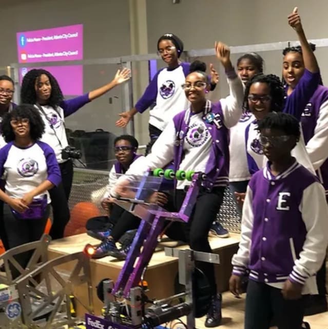 A group of students at the Johnson STEM Activity Center in Atlanta, Georgia. (Image: Johnson STEM Activity Center.)