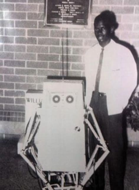 Linex the robot earned an 18-year-old Johnson first prize at a prominent science fair. (Image: Lonnie Johnson.)