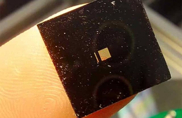 This miniaturized, battery-free sensor could offer uses in medical devices. (Image: ETH Zurich.)