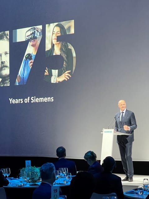 Roland Busch, president and CEO of Siemens AG, acknowledges all employees, past and present, at the company's 175th  anniversary gala event.